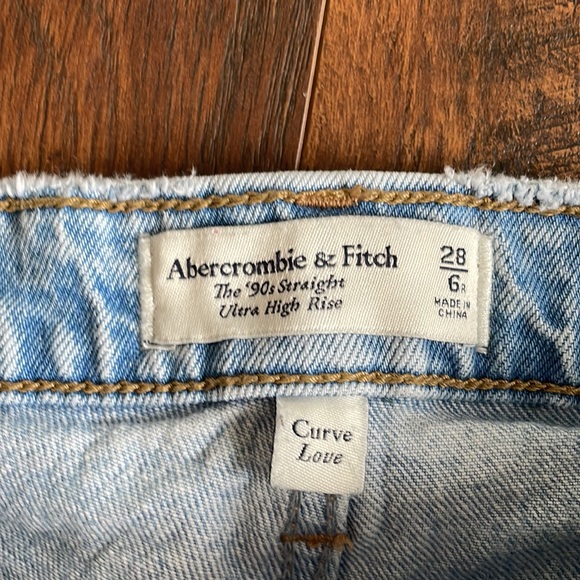 Abercrombie 90s straight ultra high rise curve love jeans. - Picture 3 of 4